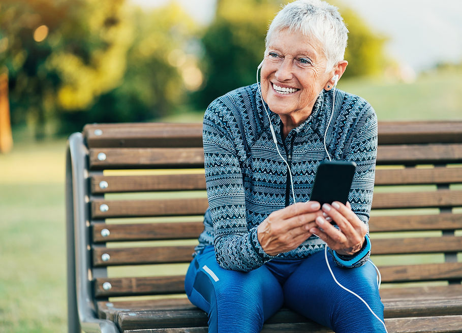 Woman using Cardihab app